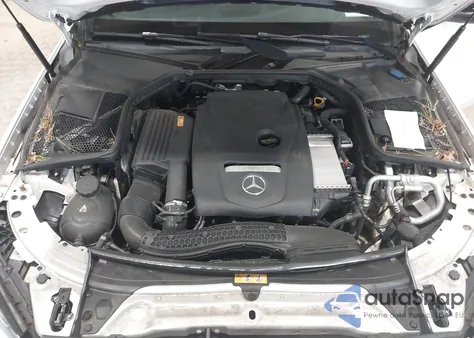 2018 Mercedes-Benz C 300 4Matic z USA, uszkodzony, nr VIN 55SWF4KB2JU282237